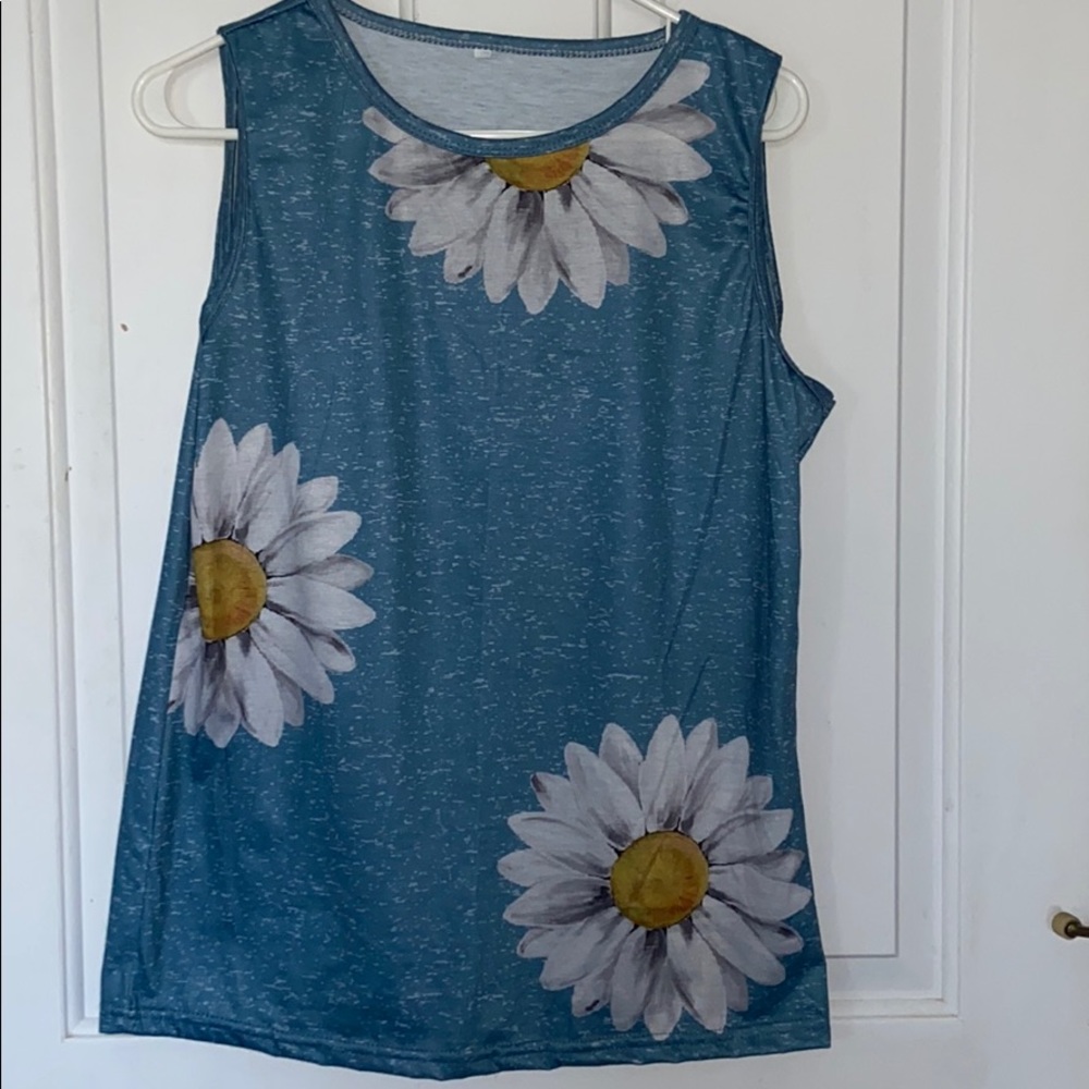 Women’s floral,  sleeveless top 🌸 NWOT